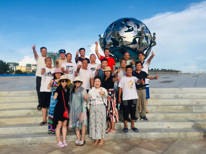 　　放飛心情，感受*美旅行